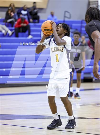 Thumbnail 1 in St. Bernard vs. Manual Arts (4th Annual Wiseburn-DaVinci Holiday Classic Tournament) photogallery.