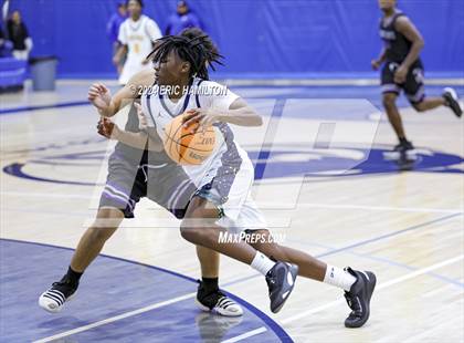 Thumbnail 2 in St. Bernard vs. Manual Arts (4th Annual Wiseburn-DaVinci Holiday Classic Tournament) photogallery.