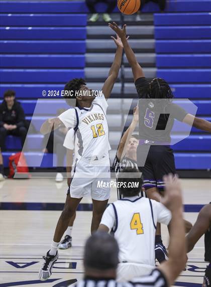 Thumbnail 1 in St. Bernard vs. Manual Arts (4th Annual Wiseburn-DaVinci Holiday Classic Tournament) photogallery.
