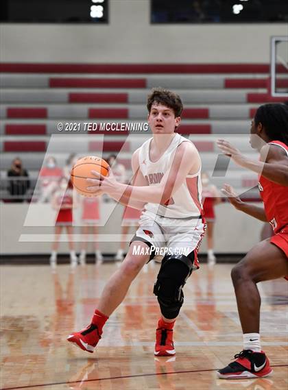 Thumbnail 1 in Farmington vs. Camden Fairview (AAA 4A State Round One) photogallery.