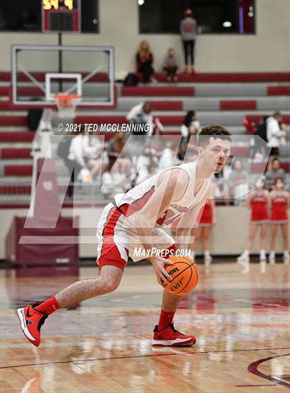 Thumbnail 1 in Farmington vs. Camden Fairview (AAA 4A State Round One) photogallery.