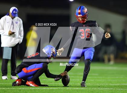 Thumbnail 3 in Los Alamitos vs. Serra (CIF SS D2 Playoffs) photogallery.
