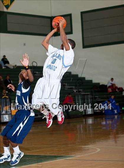 Thumbnail 2 in Skyline vs. Ranchview (CFB Invitational) photogallery.