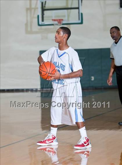 Thumbnail 2 in Skyline vs. Ranchview (CFB Invitational) photogallery.