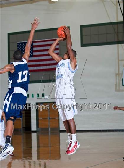 Thumbnail 3 in Skyline vs. Ranchview (CFB Invitational) photogallery.