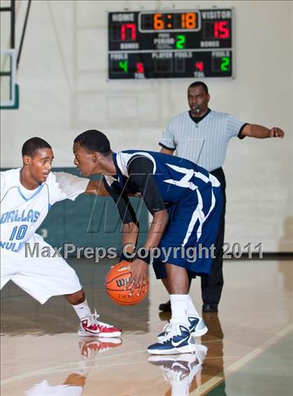 Thumbnail 3 in Skyline vs. Ranchview (CFB Invitational) photogallery.