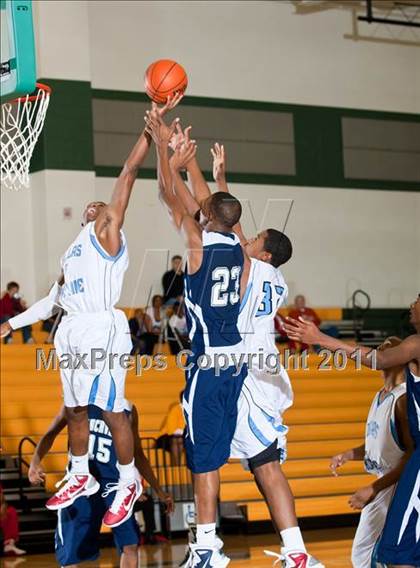 Thumbnail 2 in Skyline vs. Ranchview (CFB Invitational) photogallery.