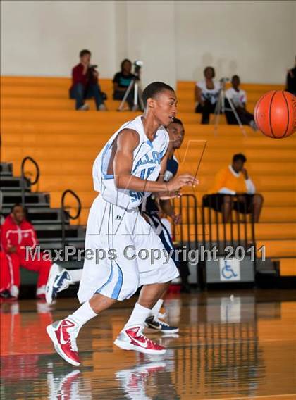 Thumbnail 2 in Skyline vs. Ranchview (CFB Invitational) photogallery.