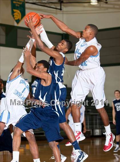 Thumbnail 2 in Skyline vs. Ranchview (CFB Invitational) photogallery.