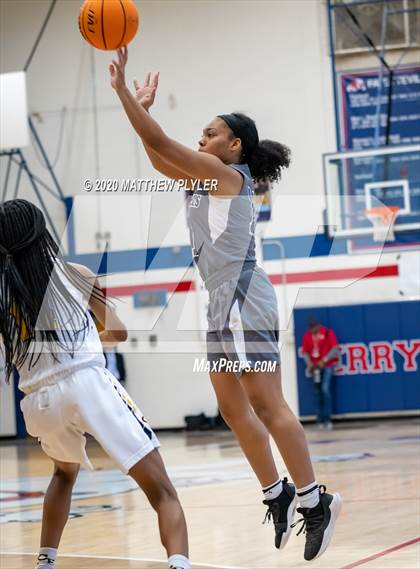 Thumbnail 3 in Trinity Christian vs. Cape Fear (MLK Dream Jam at Terry Sanford) photogallery.