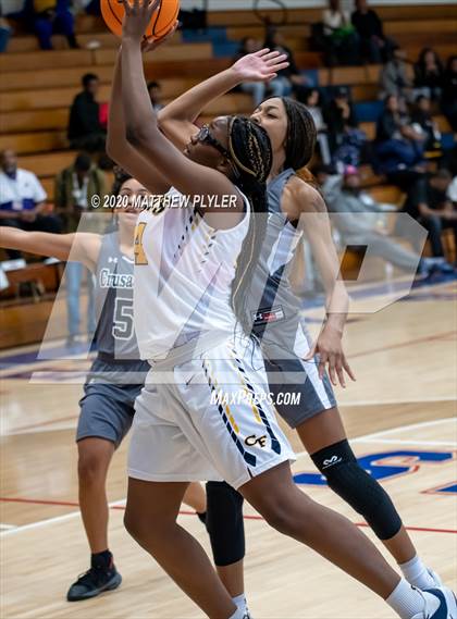 Thumbnail 3 in Trinity Christian vs. Cape Fear (MLK Dream Jam at Terry Sanford) photogallery.
