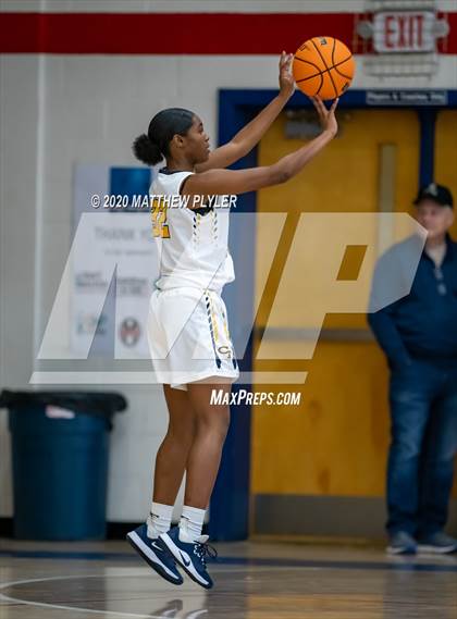 Thumbnail 3 in Trinity Christian vs. Cape Fear (MLK Dream Jam at Terry Sanford) photogallery.