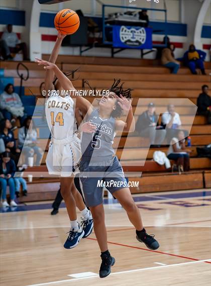 Thumbnail 2 in Trinity Christian vs. Cape Fear (MLK Dream Jam at Terry Sanford) photogallery.