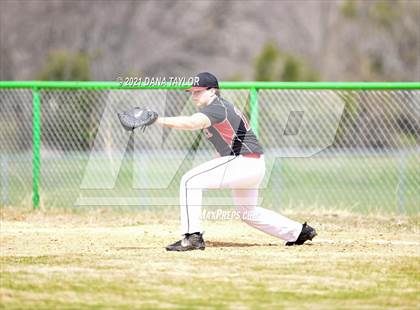 Thumbnail 2 in Huckabay vs. Three Way photogallery.