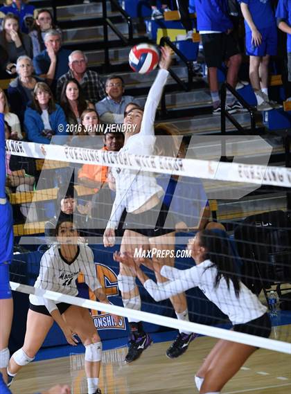 Thumbnail 1 in Archbishop Mitty vs. Santa Margarita (CIF State Open Division Final) photogallery.