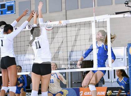 Thumbnail 2 in Archbishop Mitty vs. Santa Margarita (CIF State Open Division Final) photogallery.