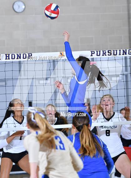 Thumbnail 2 in Archbishop Mitty vs. Santa Margarita (CIF State Open Division Final) photogallery.