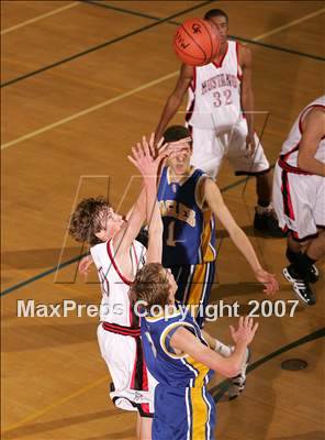 Thumbnail 2 in Santa Margarita vs Monte Vista (Torrey Pines Holiday Prep Classic) photogallery.
