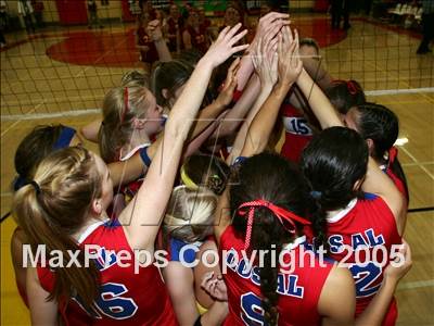 Thumbnail 2 in Los Alamitos vs. Liberty-Brentwood (D1 State Final) photogallery.