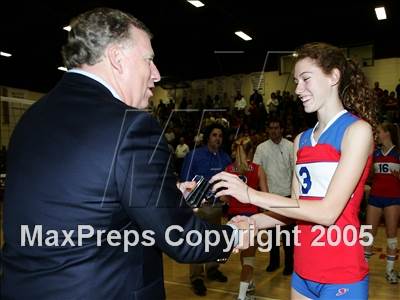 Thumbnail 1 in Los Alamitos vs. Liberty-Brentwood (D1 State Final) photogallery.