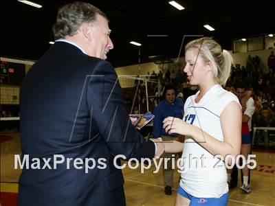 Thumbnail 1 in Los Alamitos vs. Liberty-Brentwood (D1 State Final) photogallery.