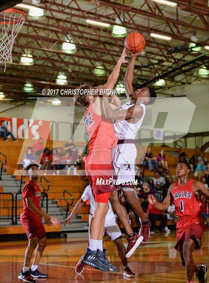Thumbnail 1 in Atascocita vs Pearland (McDonald's Texas Invitational) photogallery.