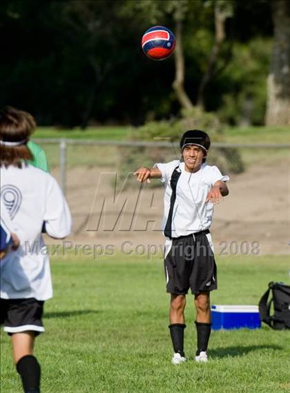 Thumbnail 3 in Beyer vs. Merced (Spartans Classic) photogallery.