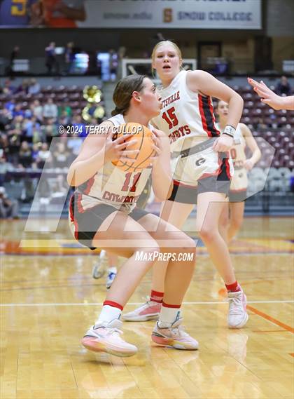 Thumbnail 3 in Grantsville vs. Emery (UHSAA 3A Semifinal) photogallery.