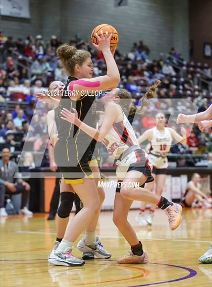 Thumbnail 3 in Grantsville vs. Emery (UHSAA 3A Semifinal) photogallery.