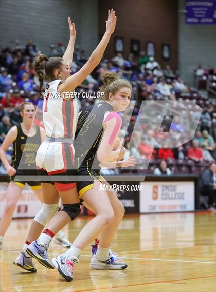 Thumbnail 1 in Grantsville vs. Emery (UHSAA 3A Semifinal) photogallery.