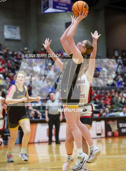 Thumbnail 1 in Grantsville vs. Emery (UHSAA 3A Semifinal) photogallery.