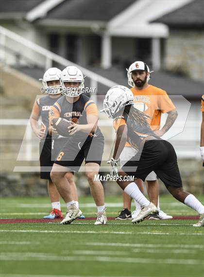Thumbnail 2 in Sullivan Central @ Tennessee  (7-on-7) photogallery.