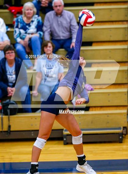 Thumbnail 3 in Blair Oaks vs Helias (MSHSAA D9 Final) photogallery.