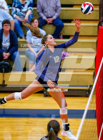 Thumbnail 2 in Blair Oaks vs Helias (MSHSAA D9 Final) photogallery.