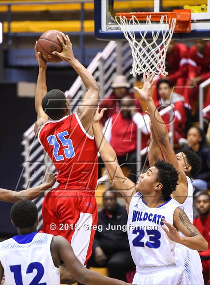 Thumbnail 1 in Oakland vs. Kenwood (Oakland Legends Classic) photogallery.