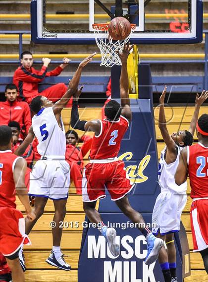 Thumbnail 2 in Oakland vs. Kenwood (Oakland Legends Classic) photogallery.