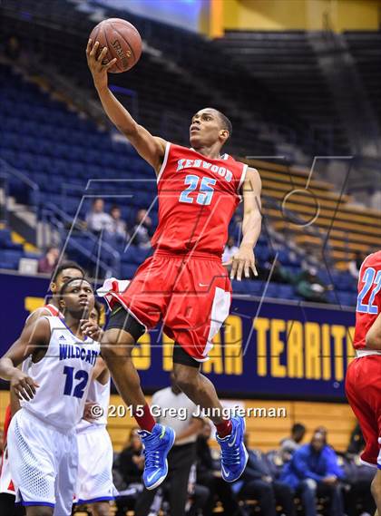 Thumbnail 1 in Oakland vs. Kenwood (Oakland Legends Classic) photogallery.