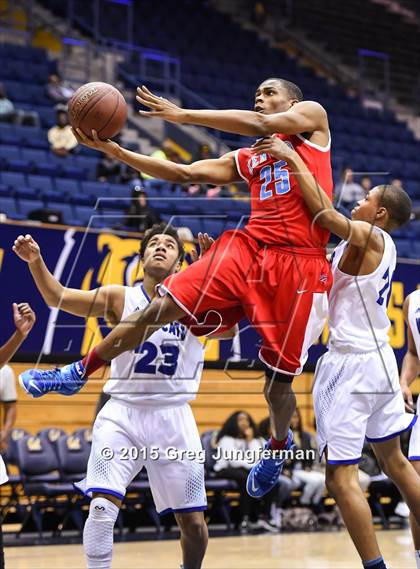 Thumbnail 2 in Oakland vs. Kenwood (Oakland Legends Classic) photogallery.