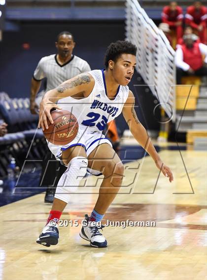 Thumbnail 1 in Oakland vs. Kenwood (Oakland Legends Classic) photogallery.