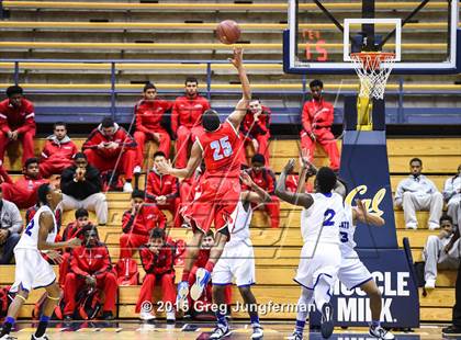 Thumbnail 2 in Oakland vs. Kenwood (Oakland Legends Classic) photogallery.