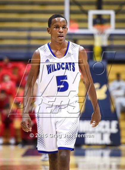 Thumbnail 2 in Oakland vs. Kenwood (Oakland Legends Classic) photogallery.