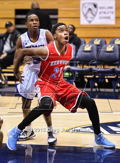 Thumbnail 3 in Oakland vs. Kenwood (Oakland Legends Classic) photogallery.