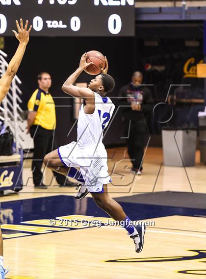 Thumbnail 2 in Oakland vs. Kenwood (Oakland Legends Classic) photogallery.