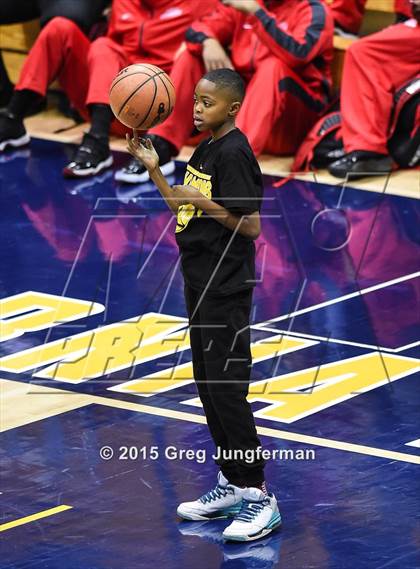 Thumbnail 3 in Oakland vs. Kenwood (Oakland Legends Classic) photogallery.