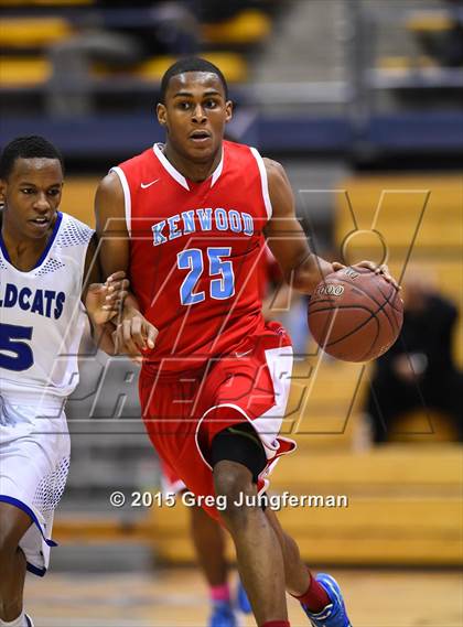 Thumbnail 2 in Oakland vs. Kenwood (Oakland Legends Classic) photogallery.