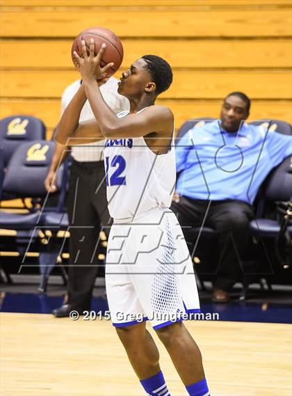 Thumbnail 3 in Oakland vs. Kenwood (Oakland Legends Classic) photogallery.