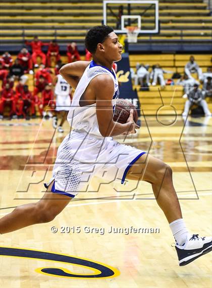 Thumbnail 1 in Oakland vs. Kenwood (Oakland Legends Classic) photogallery.