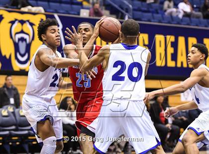 Thumbnail 1 in Oakland vs. Kenwood (Oakland Legends Classic) photogallery.