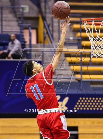 Thumbnail 3 in Oakland vs. Kenwood (Oakland Legends Classic) photogallery.