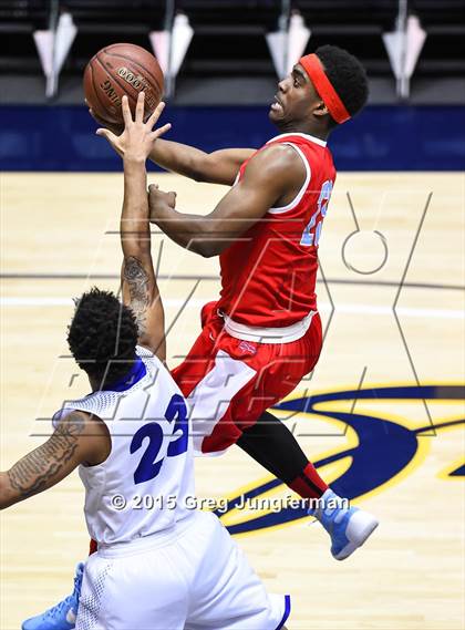 Thumbnail 2 in Oakland vs. Kenwood (Oakland Legends Classic) photogallery.